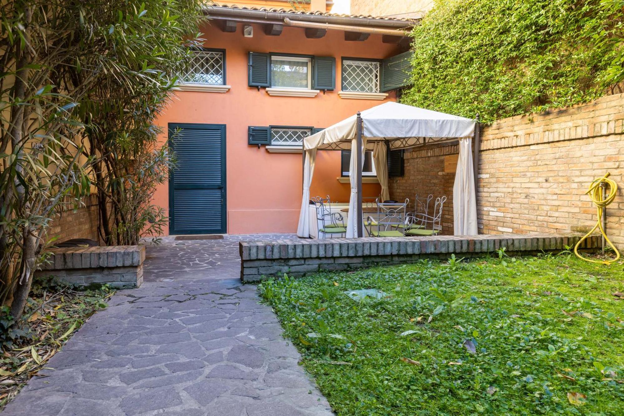 Bolognaroomscom - Isaia Garden Private Garden Spa Bath — Foto 3